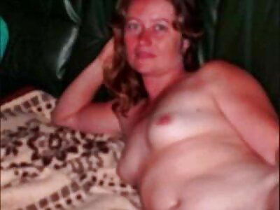 Bruneta uimitoare și-a dezvăluit sânii suculenți pe webcam mature anal anal